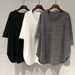 Einfaches T-Shirt mit U-Ausschnitt in Übergröße