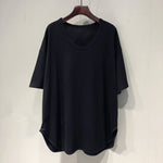 Einfaches T-Shirt mit U-Ausschnitt in Übergröße