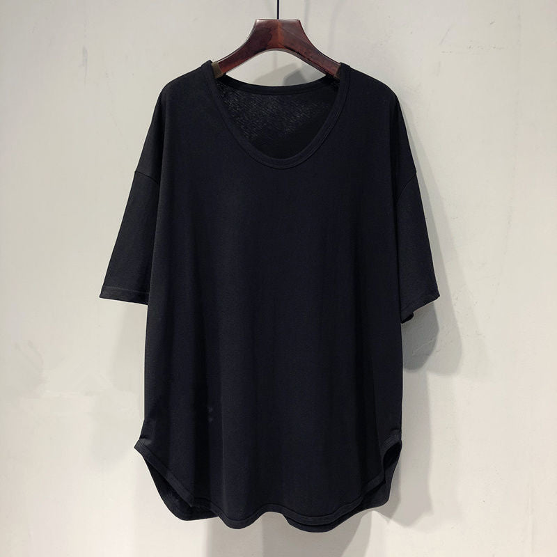 Einfaches T-Shirt mit U-Ausschnitt in Übergröße