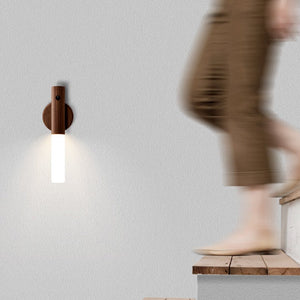 360° drehbare LED-Wandleuchte aus Holz