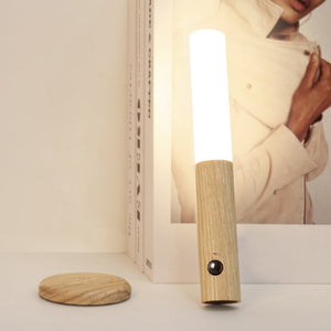 360° drehbare LED-Wandleuchte aus Holz