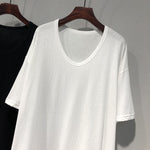 Einfaches T-Shirt mit U-Ausschnitt in Übergröße