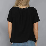 Einfarbiges T-Shirt-Oberteil mit Faltendesign