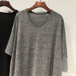 Einfaches T-Shirt mit U-Ausschnitt in Übergröße